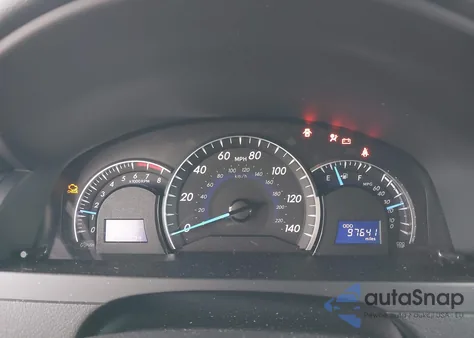 2014 Toyota Camry Xle V6 z USA, uszkodzony, nr VIN 4T1BK1FKXEU551050